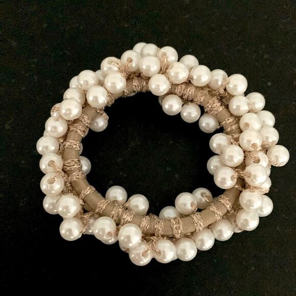 Princess Pearl Hair Tie – Creamy Beaded Clusters on Golden Stretch Band - Picture 5 of 12